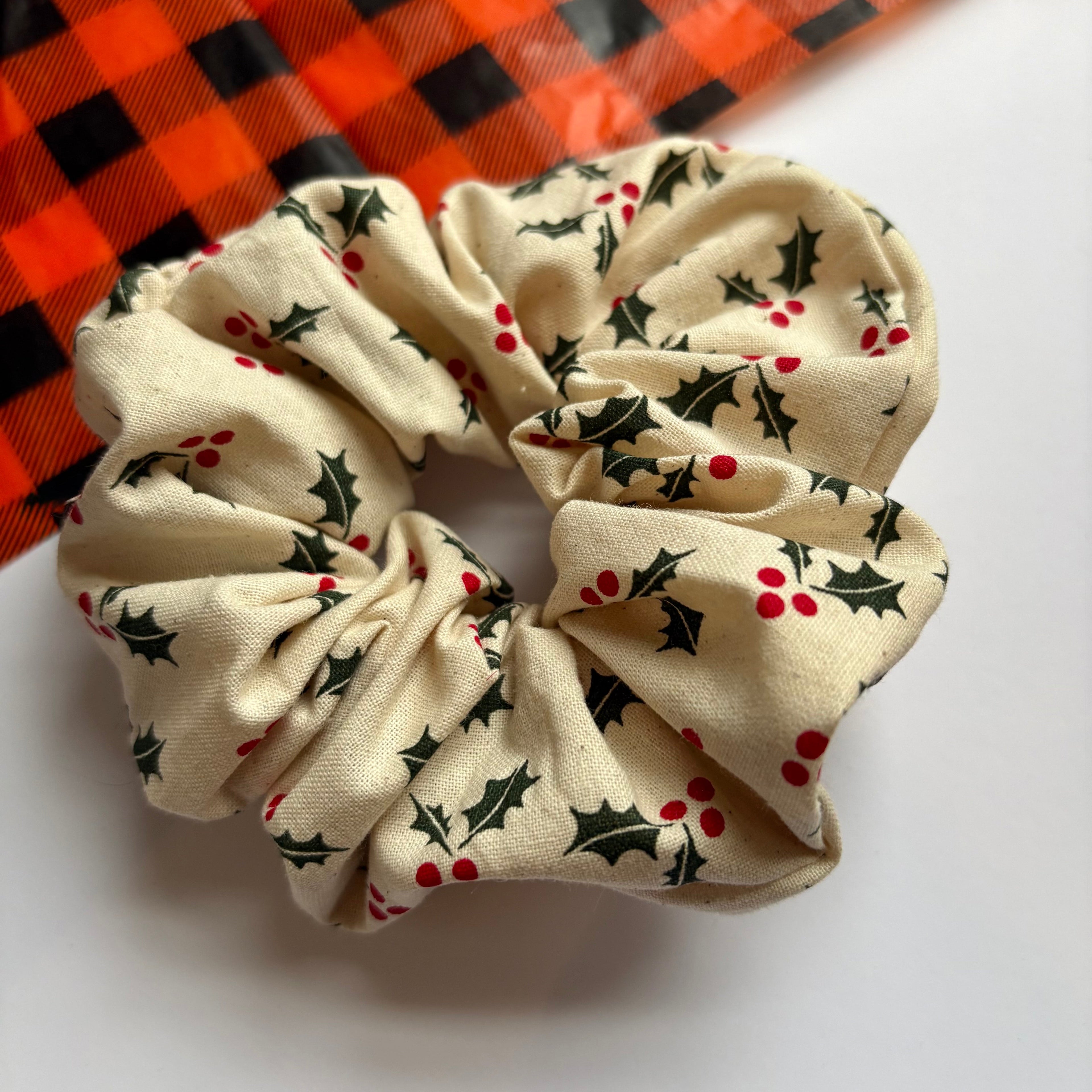 Cool large cream minimalist holly plant Christmas scrunchie