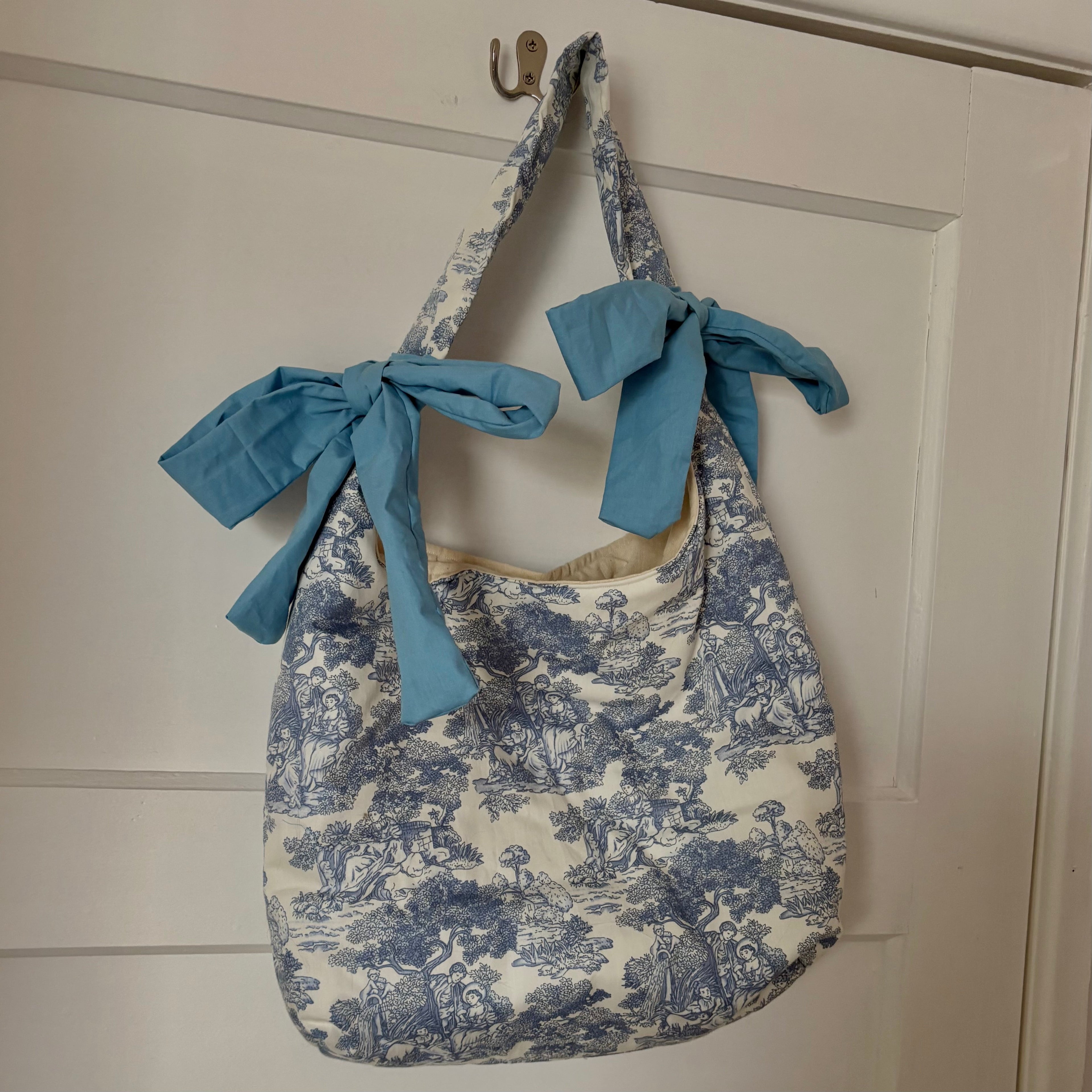 Handmade white and blue porcelain coquette farm print padded tote bag with blue bows