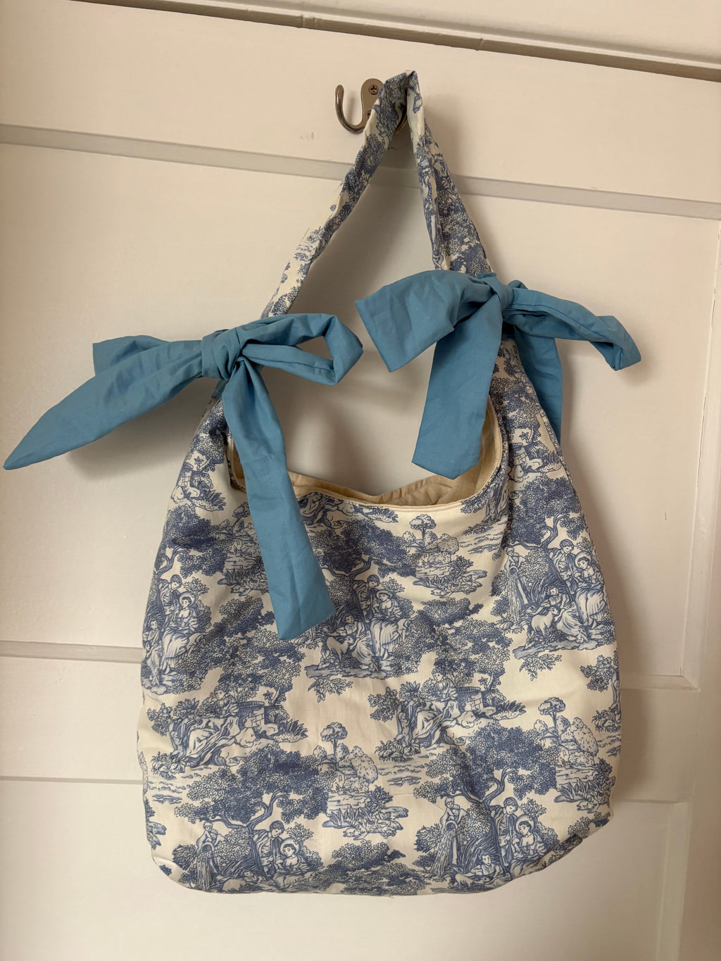 Handmade white and blue porcelain coquette farm print padded tote bag with blue bows