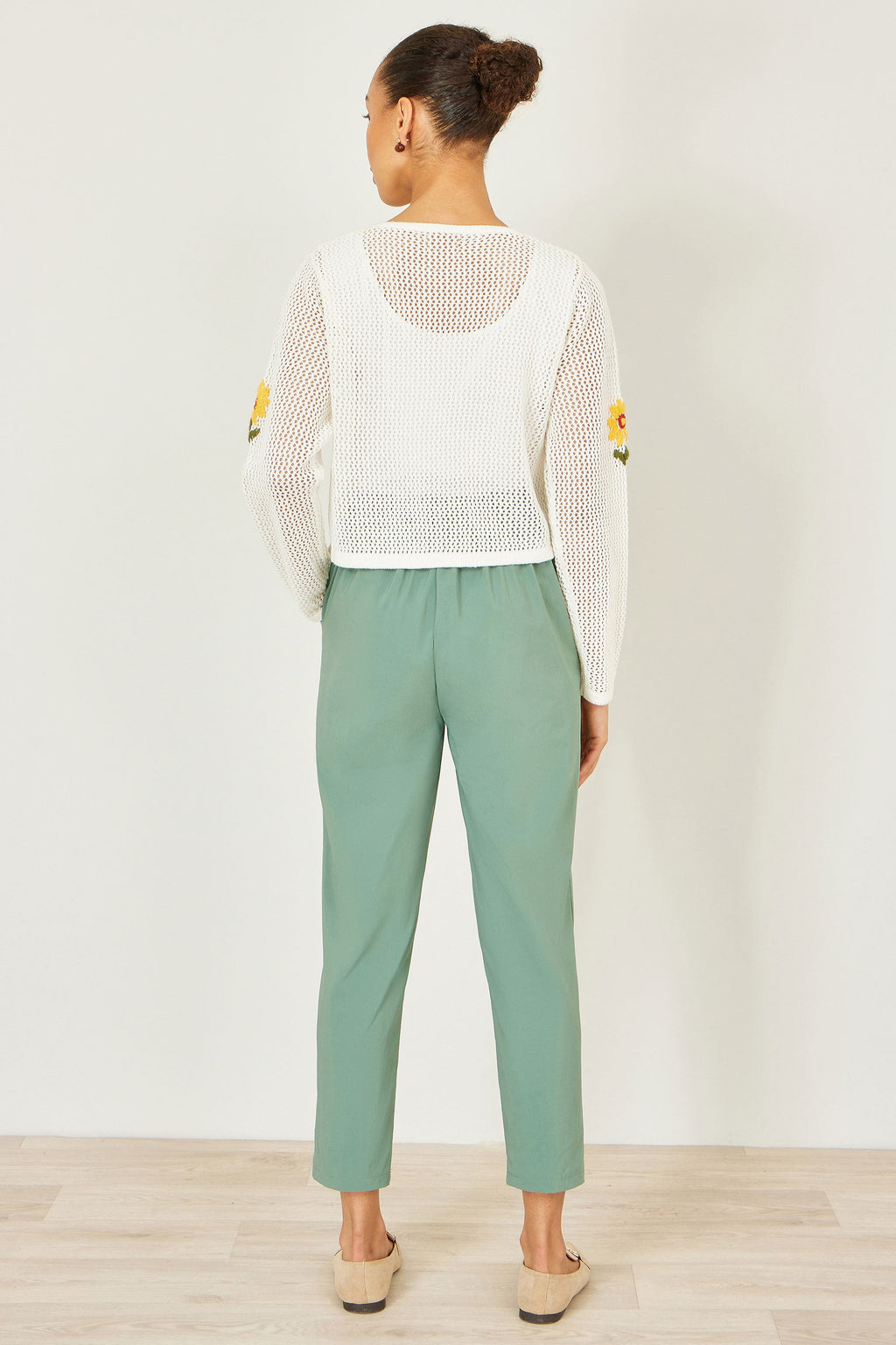 Yumi Green Stretch Capri Pants With Tie Belt