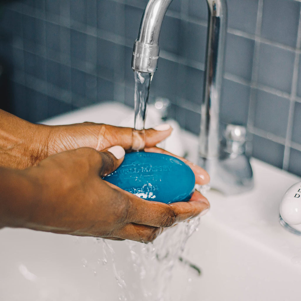 Caswell-Massey Newport Men’s Bar Soap – Sophisticated Marine Scent, Triple-Milled, Plant-Based & Cruelty-Free (5.8 oz)