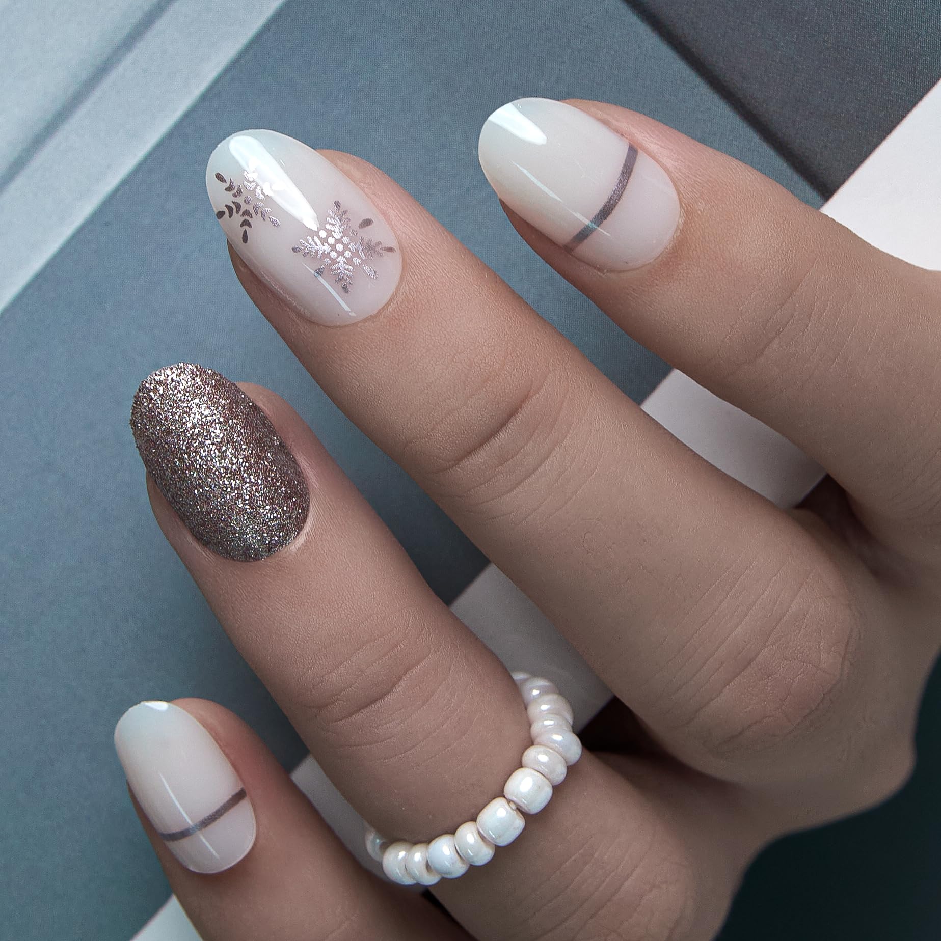 CurvLife Snowflake Silver Press-On Nails – 32pc Reusable Full-Cover Acrylic Kit for Women
