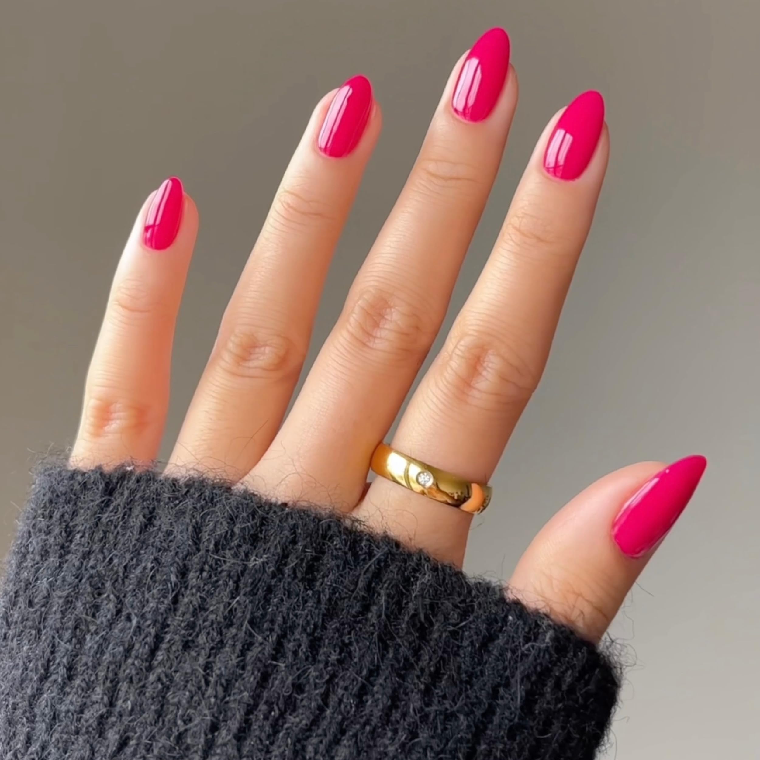 DAISY DND DC Gel Polish Set - Red Collection 072 Crimson | Gel Polish + Lacquer Duo (0.5 Fl Oz Each)