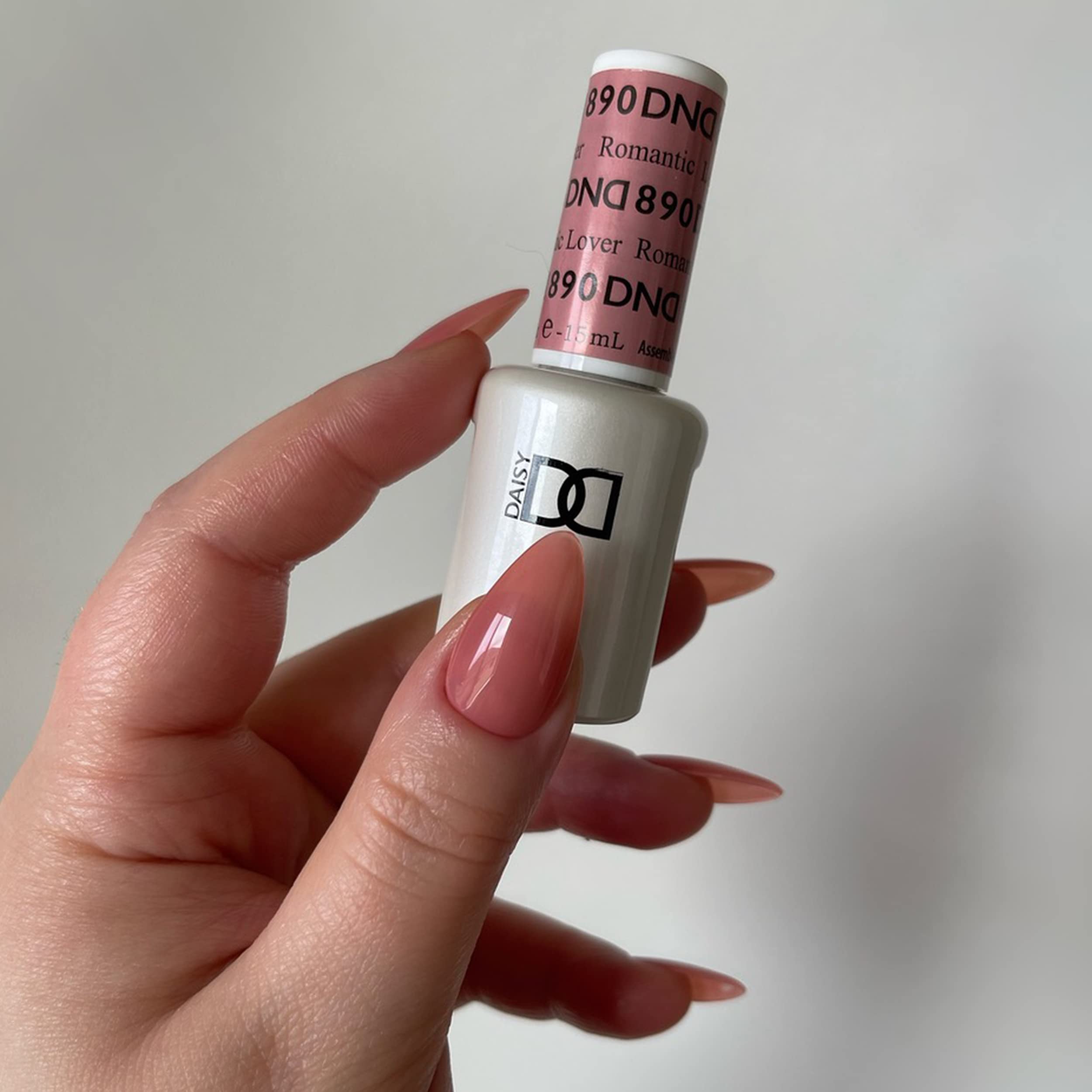 Daisy DND Gel Polish Set Romantic Lover 890 – Sheer Coral Red Duo (Gel Polish + Lacquer)