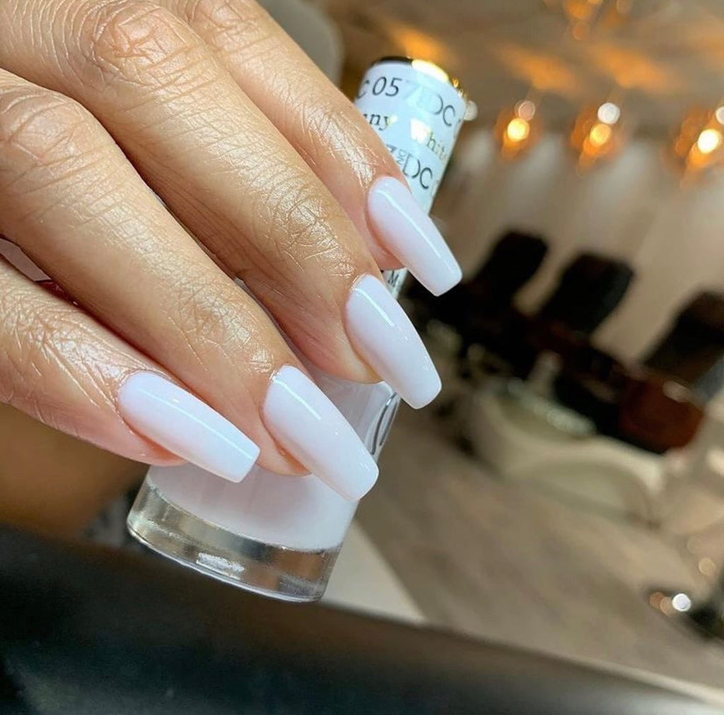 DND DC Gel Polish Set – White Collection | UV/LED Gel Polish & Air Dry Lacquer 057 White Bunny