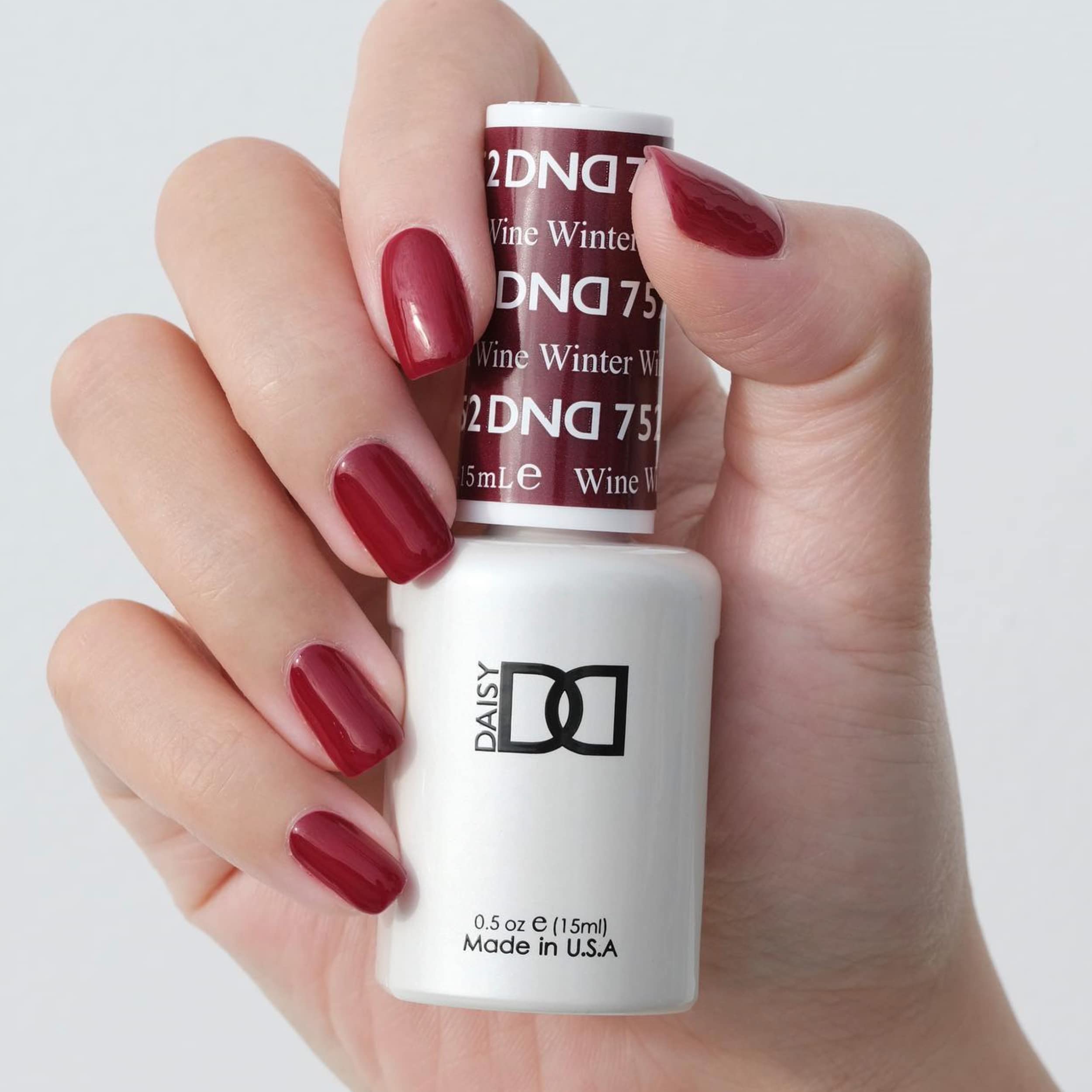Daisy DND Gel Polish Set – Winter Wine 752: Gel Polish + Nail Lacquer Duo (0.5 fl oz each)