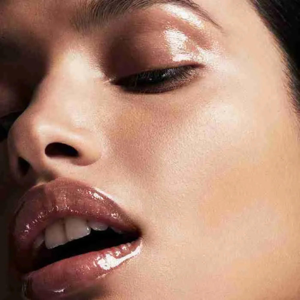 FENTY BEAUTY Gloss Bomb Universal Lip Luminizer 2ml – COLOR FENTY GLOW 01