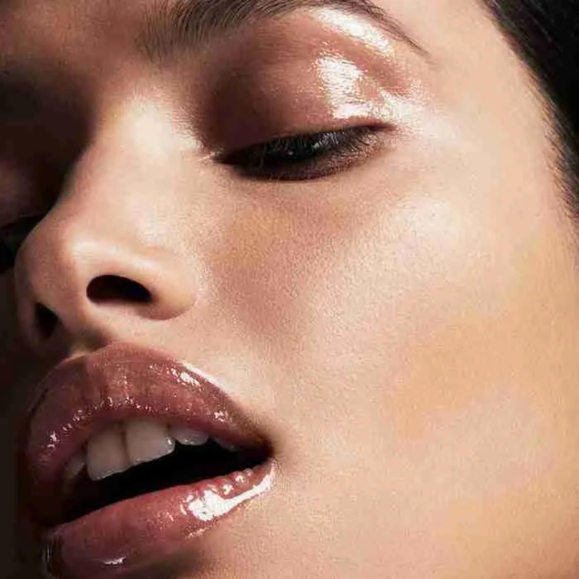 FENTY BEAUTY Gloss Bomb Universal Lip Luminizer 2ml – COLOR FENTY GLOW 01