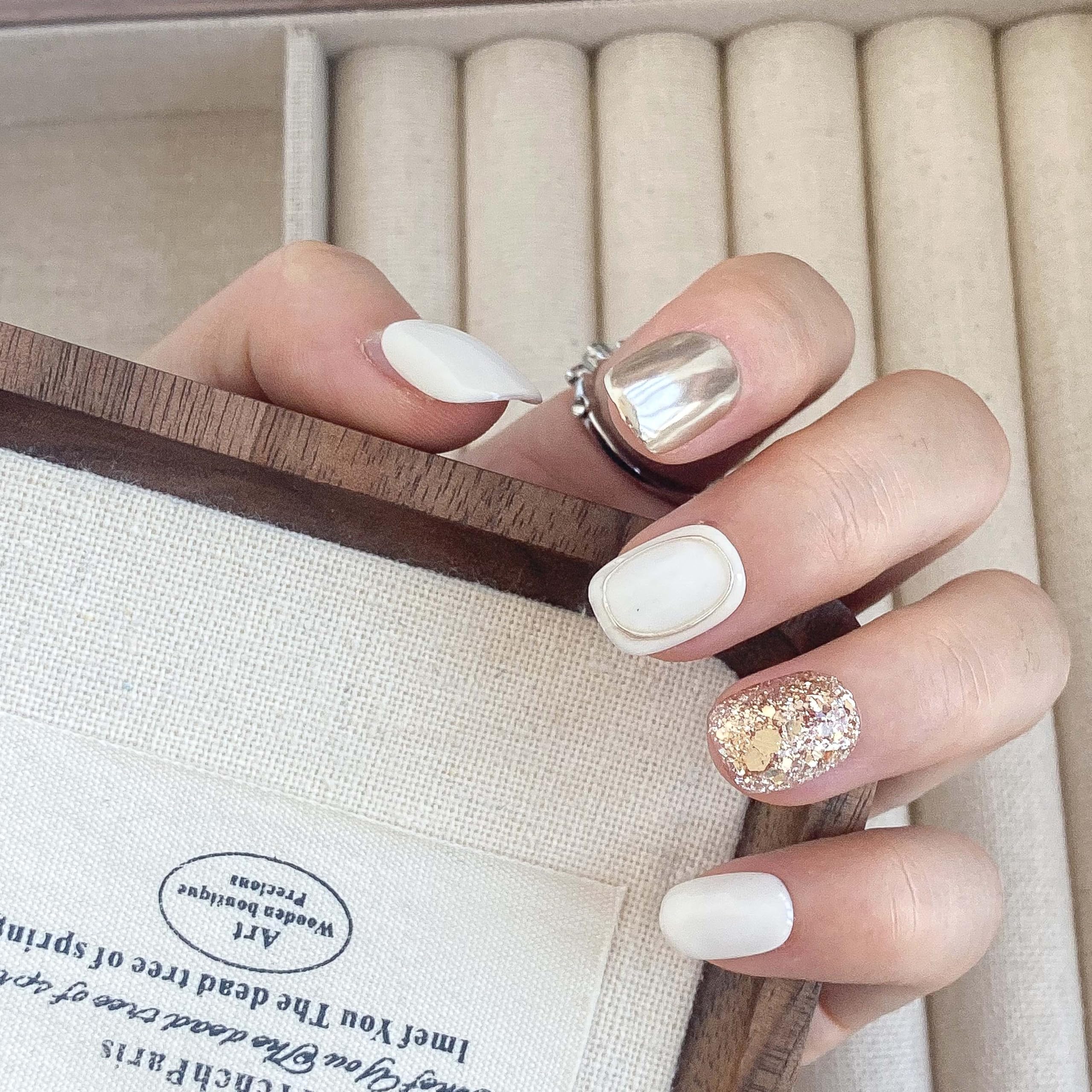 GLORS Purely Handmade Press On Nails | Beige Gold Glitter, Short Square, 10 pcs