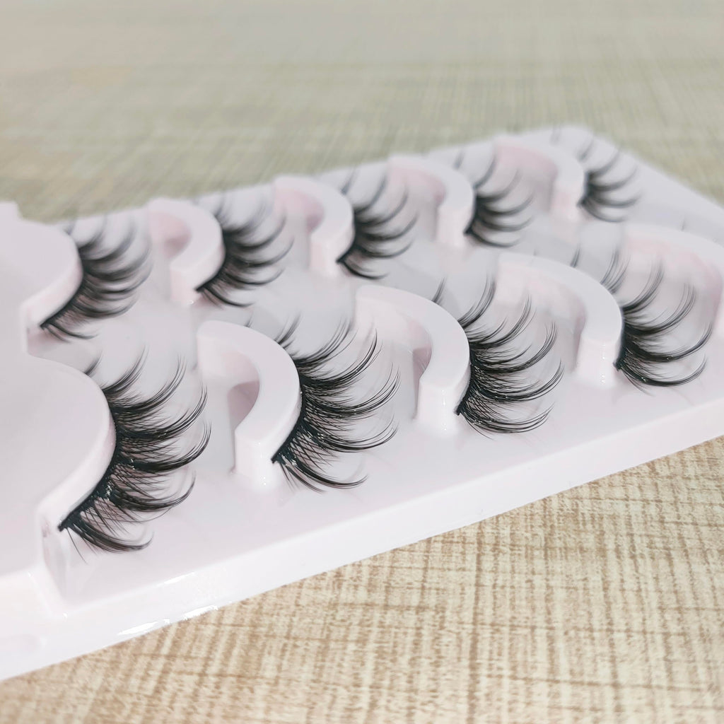 HEMERDINGO Wispy Spiky Lashes 15mm | 3D Anime Cosplay False Eyelashes, Reusable 5 Pairs