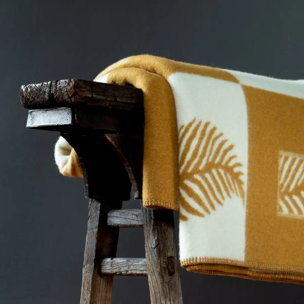 Merino Wool Bed Blanket – Leaf Pattern Throw – Double Size 200×220 cm – Ochre & White – Luxury Warm Blanket