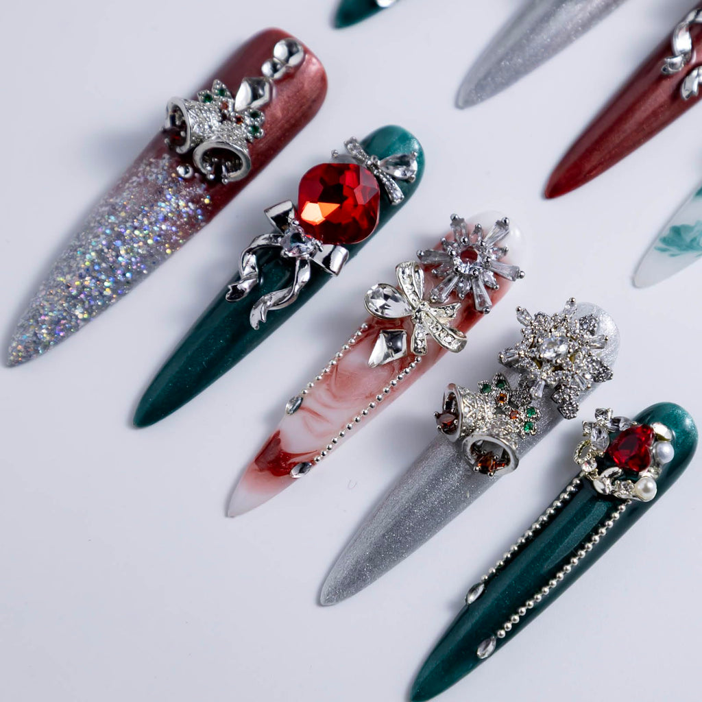 IntoVibes 10-Piece Handmade Red & Green Christmas Nails with Stiietto Design – Reusable, Size M
