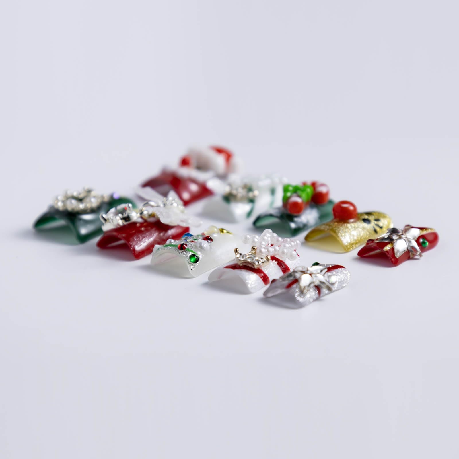 IntoVibes 10-Piece Red & Green Christmas Luxury Acrylic Press-On Nails – Short Duck Shape, Reusable