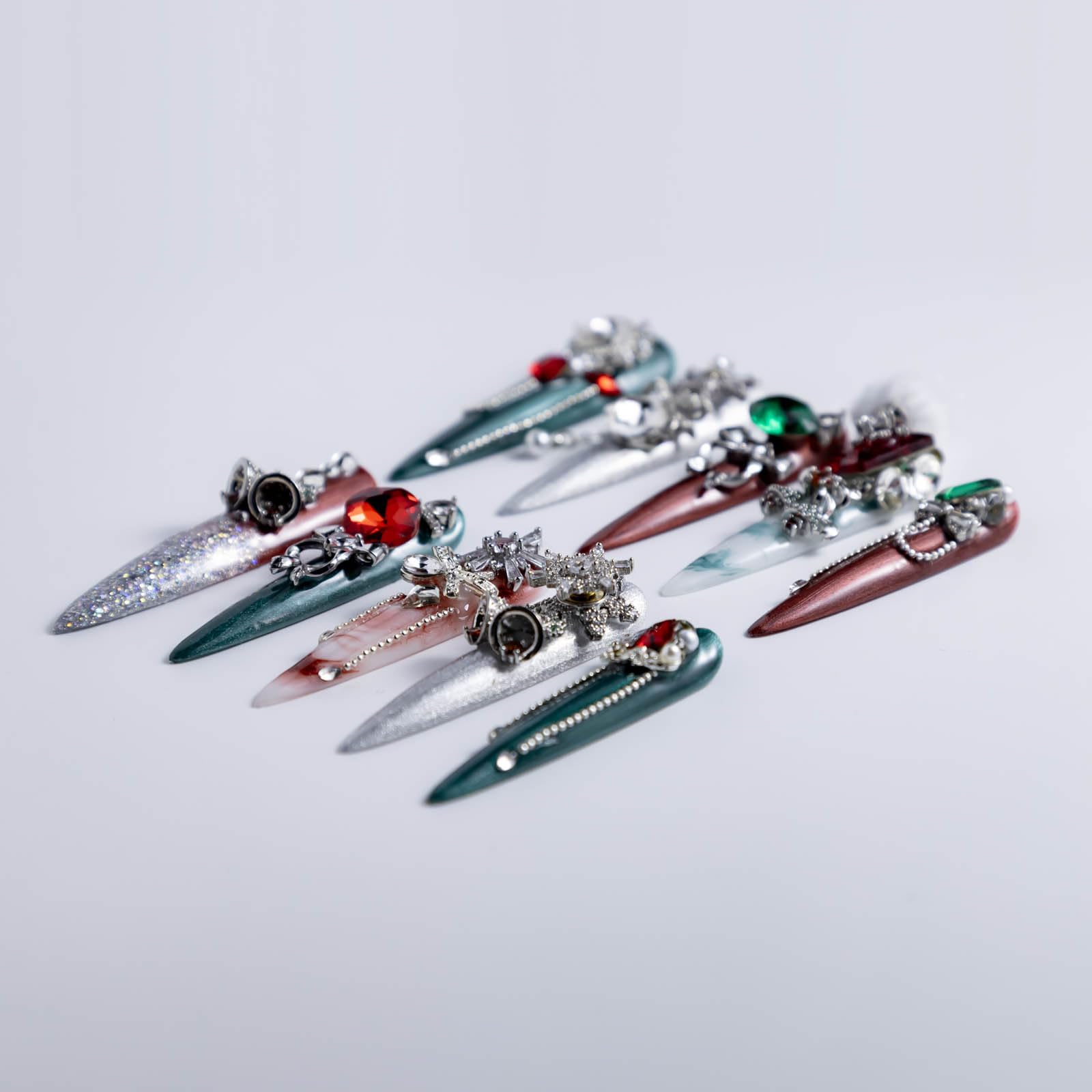 IntoVibes 10-Piece Handmade Red & Green Christmas Nails with Stiietto Design – Reusable, Size M