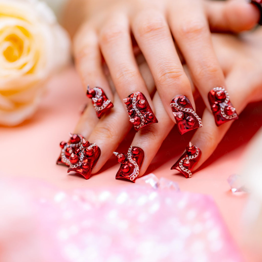 IntoVibes 10-Piece Luxury Duck-Shape Short Press-On Nails – Red, Rivets & Chains
