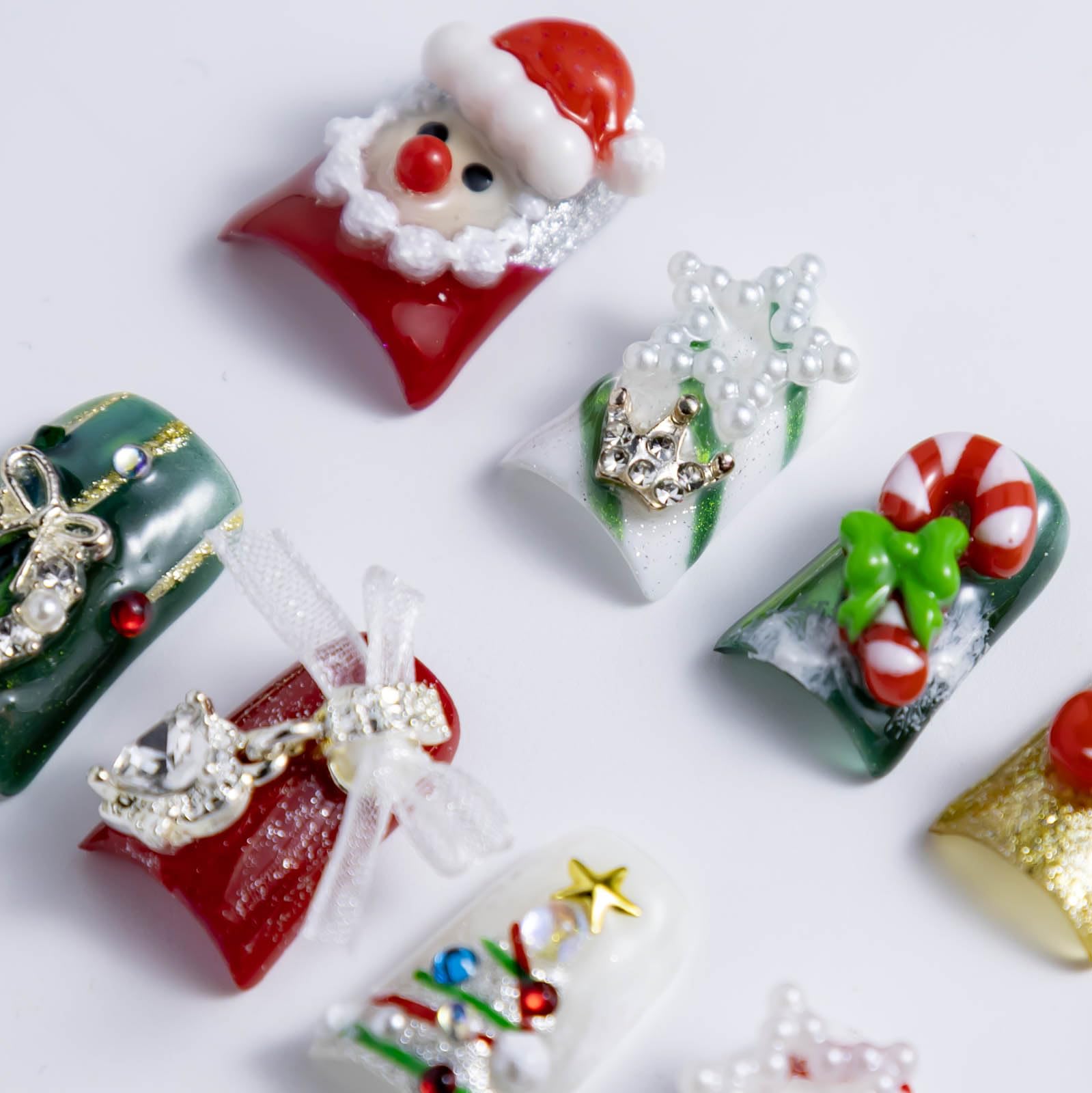IntoVibes 10-Piece Red & Green Christmas Luxury Acrylic Press-On Nails – Short Duck Shape, Reusable