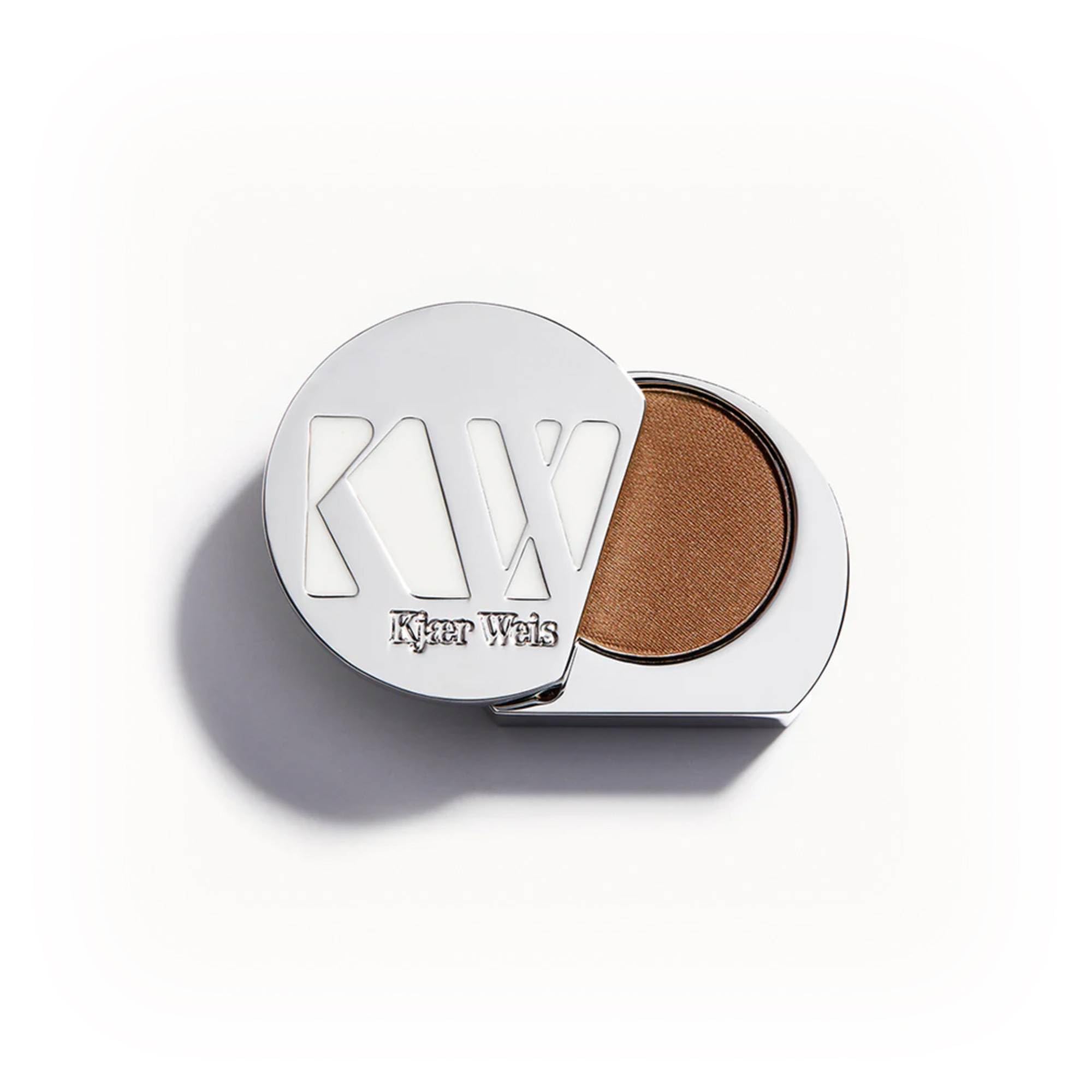 Kjaer Weis Powder Eye Shadow Magnetic – Highly Pigmented Brown Gold, Long-Wearing, Refillable