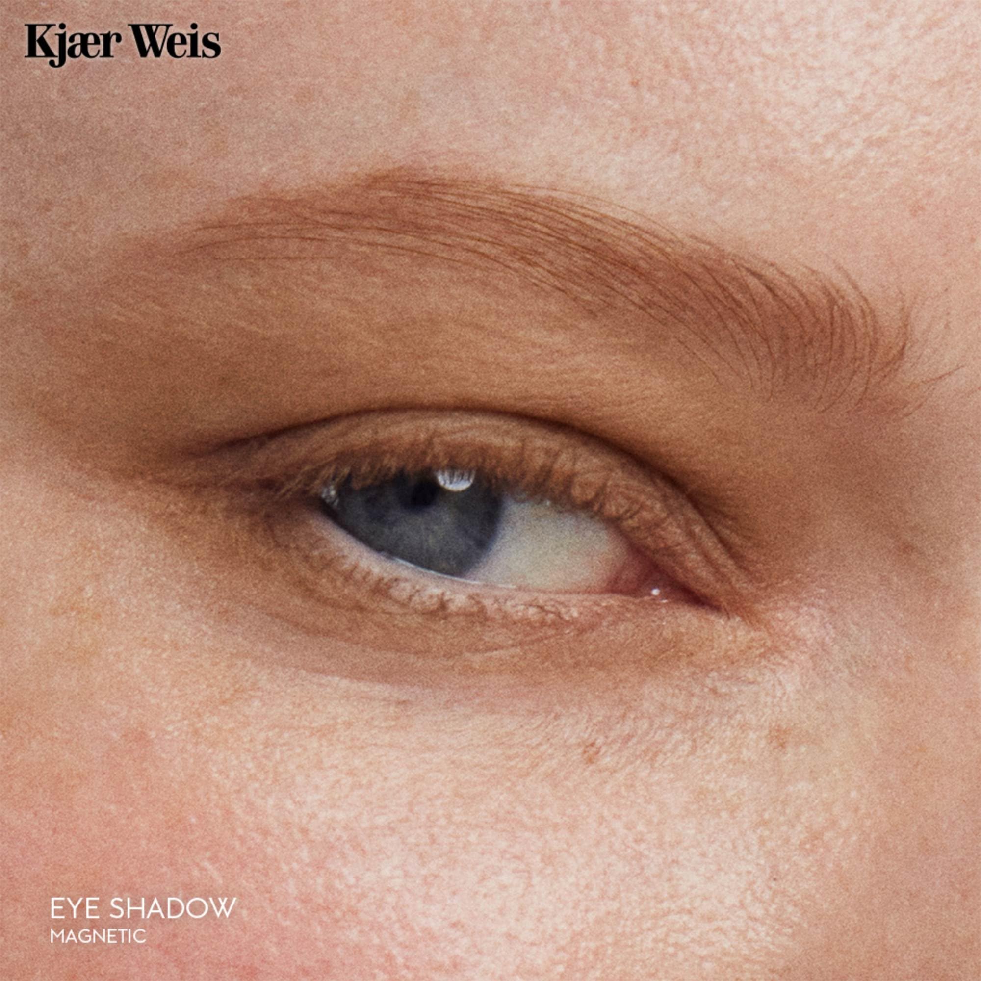 Kjaer Weis Powder Eye Shadow Magnetic – Highly Pigmented Brown Gold, Long-Wearing, Refillable
