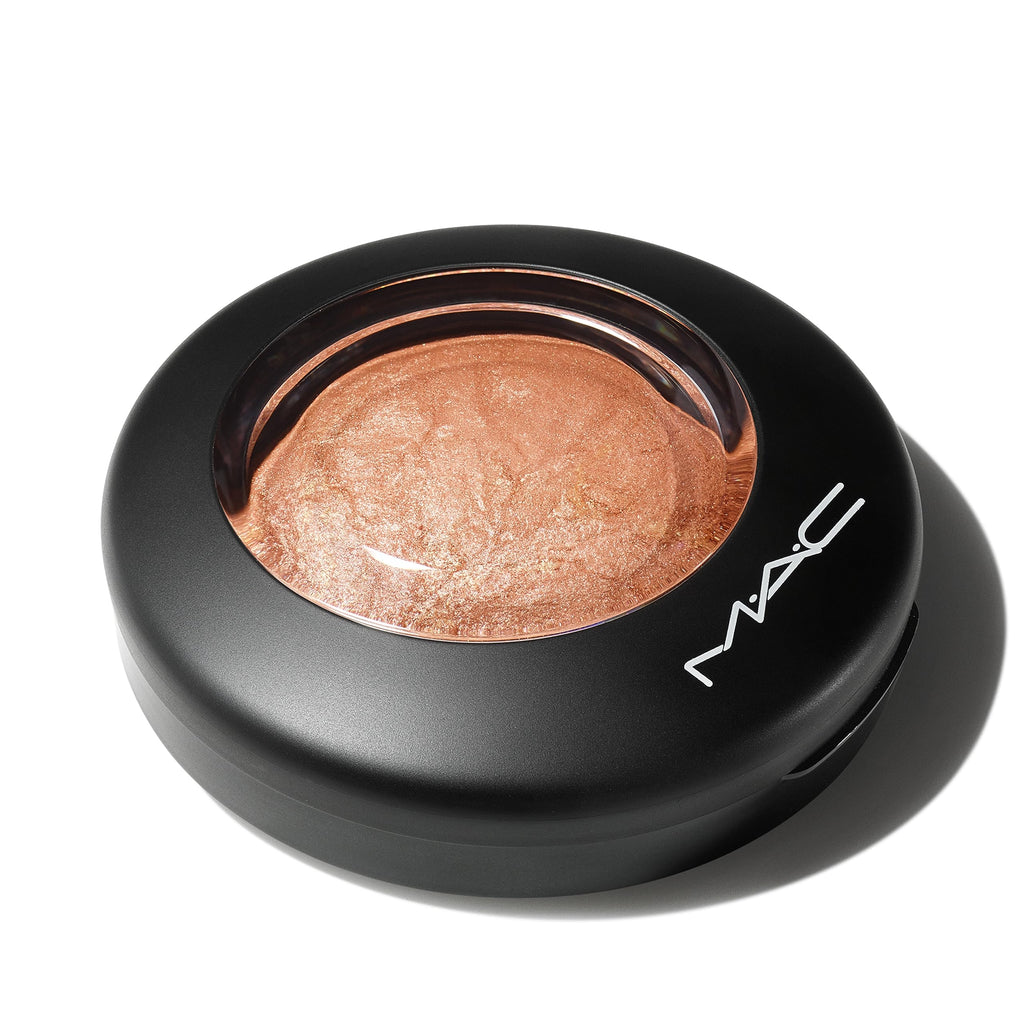 MAC Mineralize Skinfinish Global Glow 10g — Radiant Finishing Powder