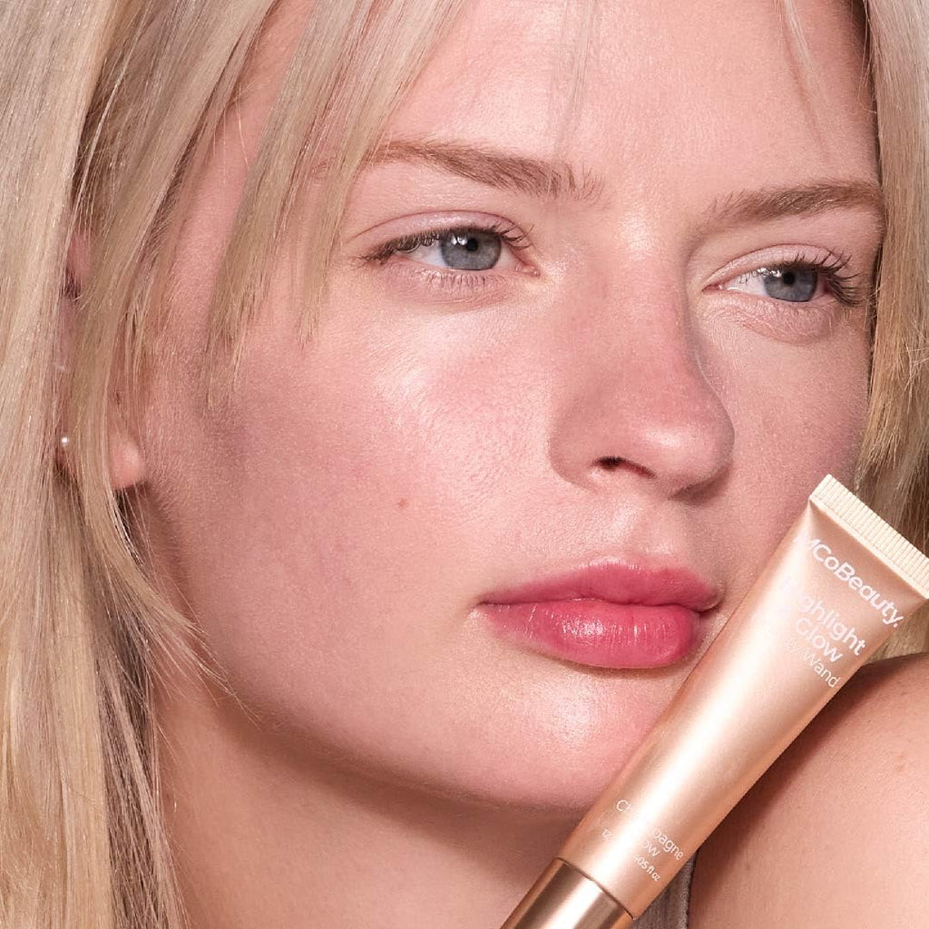MCoBeauty Highlight & Glow Beauty Wand – Buildable Champagne Highlighter