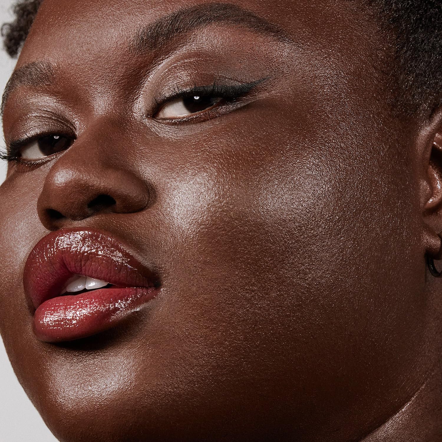 MORPHE Lightform Dewy Foundation – Hydrating, Buildable Medium Coverage in Deep 36N