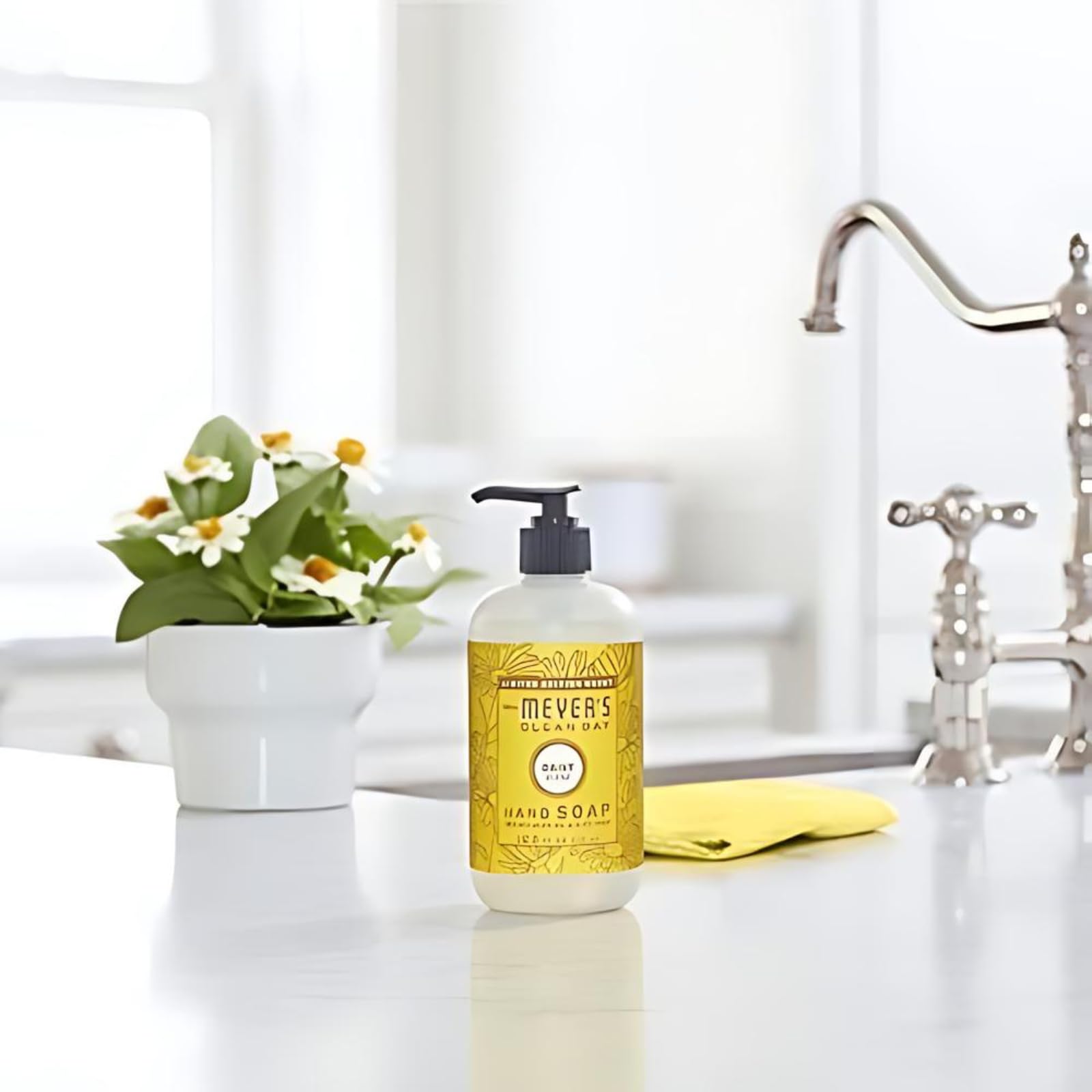 Mrs. MEYER'S CLEAN DAY Variety Pack — Hand Soap 12.5 oz + Dish Soap 16 oz (Daisy) | Leaping Bunny Certified
