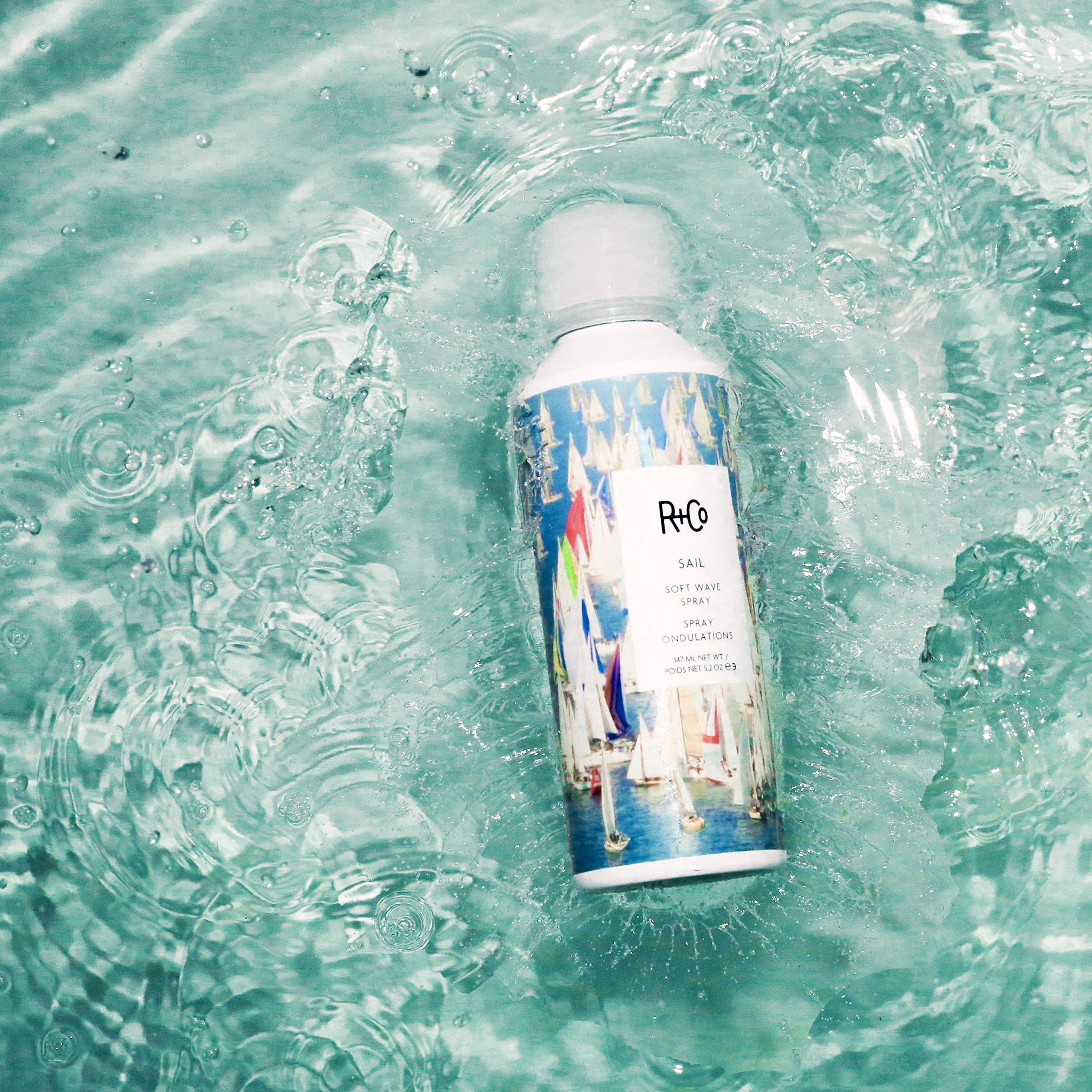 R+Co Sail Soft Wave Spray – Lightweight Texturizing Spray (147 ml)
