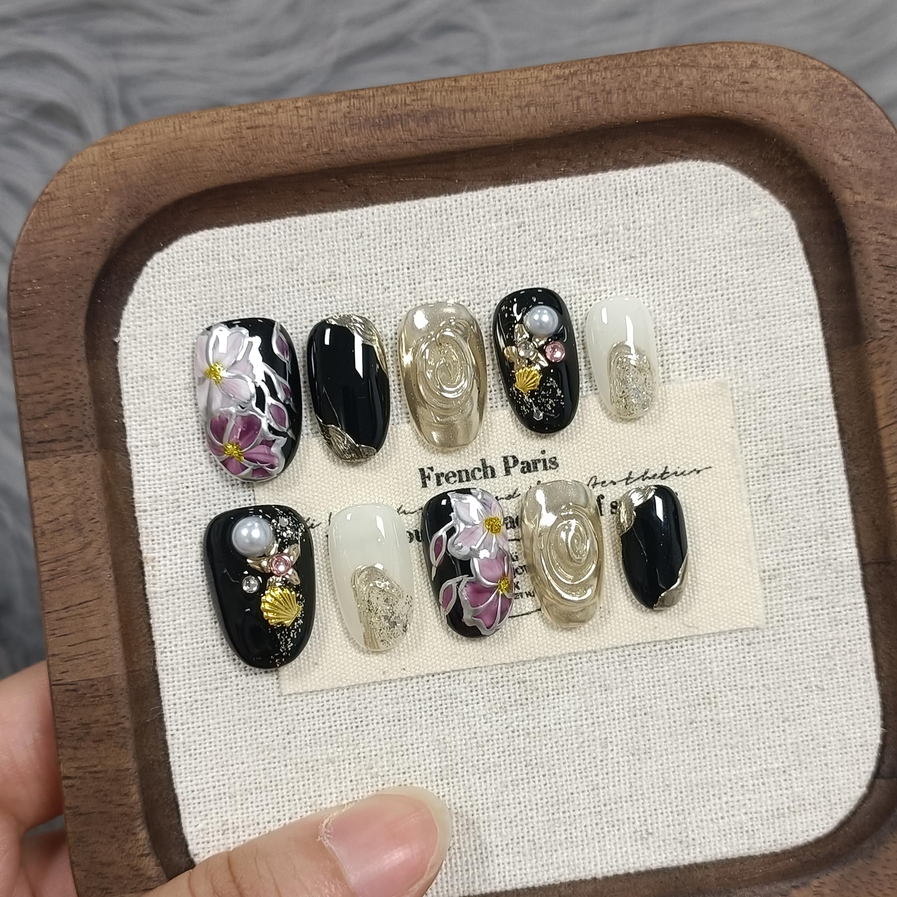 TENPAL Black Gold Floral Cat Eye Nails — Short Oval Press-On Kit