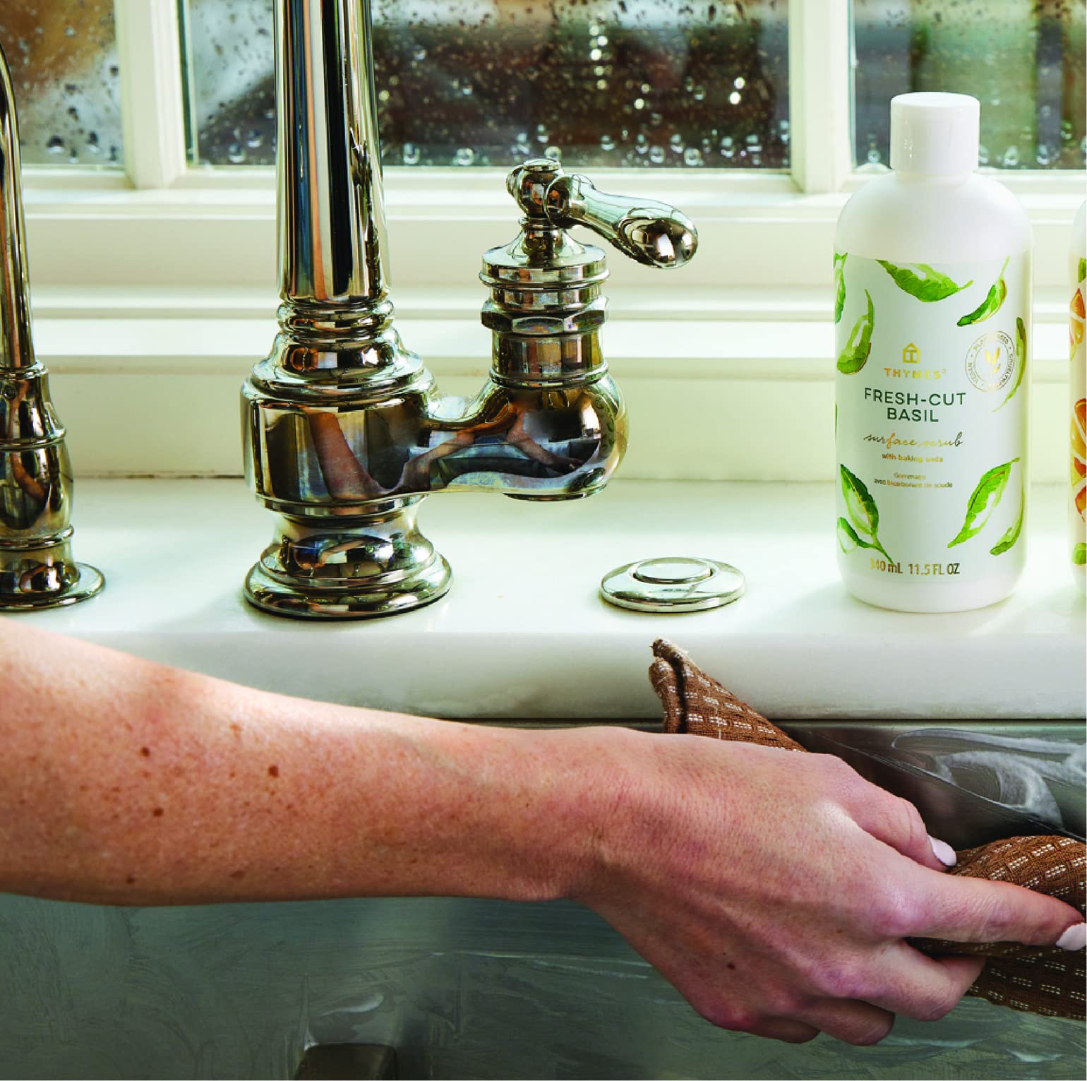 Thymes Soft Surface Scrub - Frasier Fir Multipurpose Cleaner with Baking Soda, Fennel & Parsley Extracts (11.5 Fl oz)