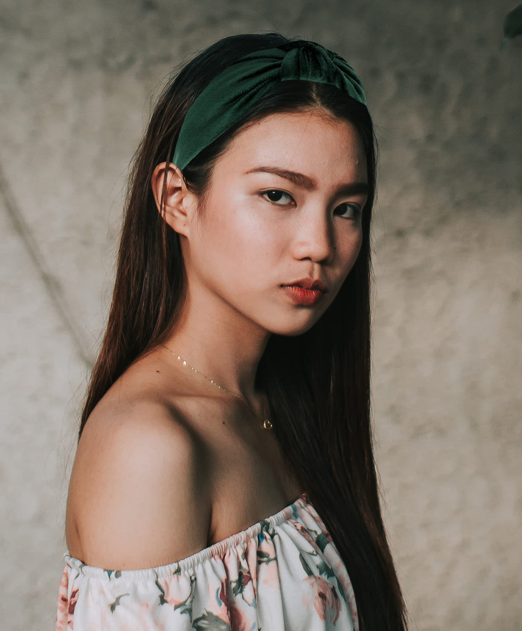 YETASI Green Velvet Knotted Headbands – Non-Slip, All-Day Comfort for Women